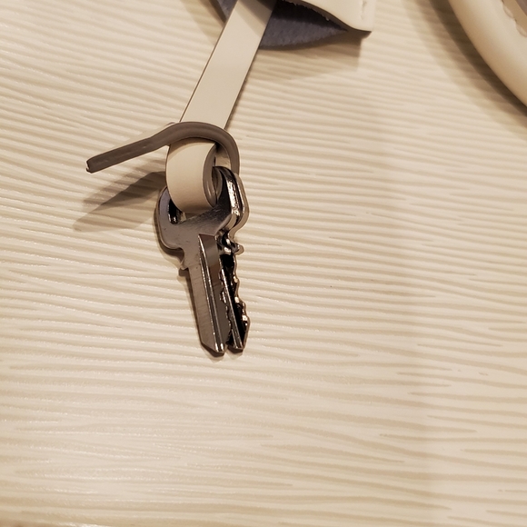 Louis Vuitton Epi Alma Ivoire PM - Picture 4 of 8